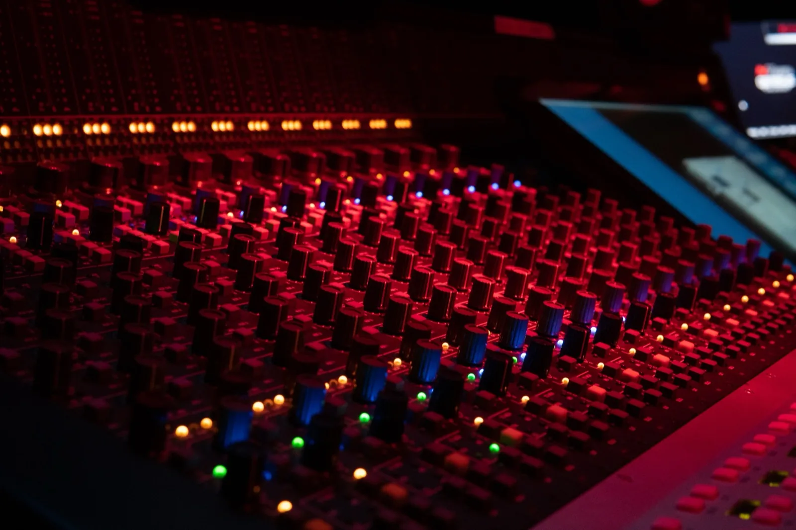 The Sugar Hill Room live tracking floor